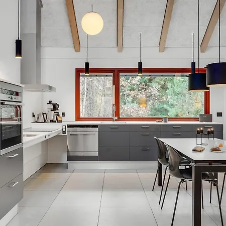 Lovely In With Kitchen בית נופש